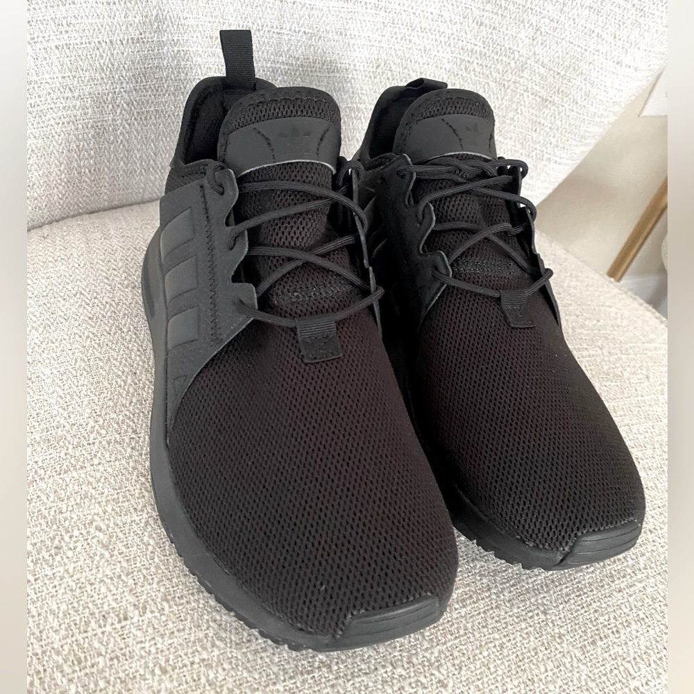 Black Adidas 🖤 - Picture 5 of 9